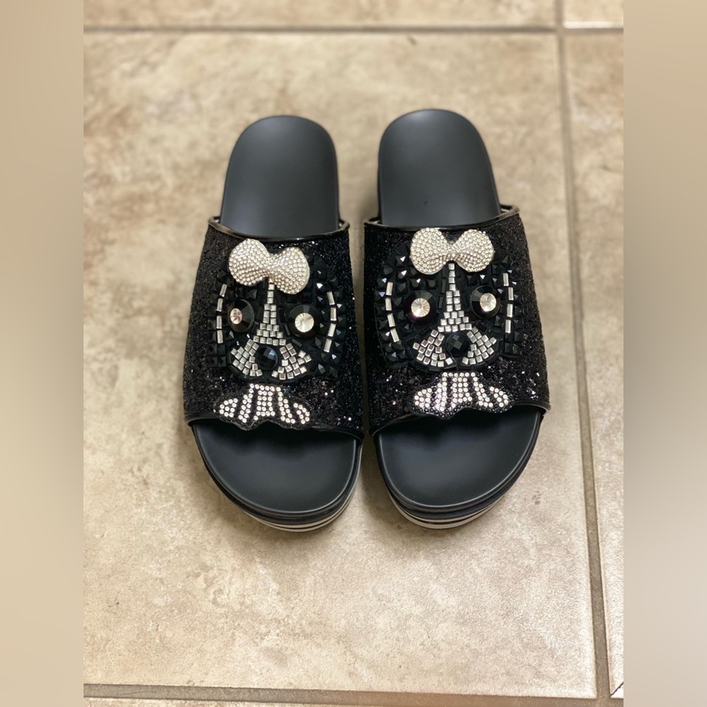 3 for $8 - NWOT - Women platform sandals with dog decorations size US 7.5/EU 38